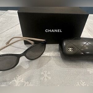 **Authentic** Like New Chanel Round Cat Eye Style